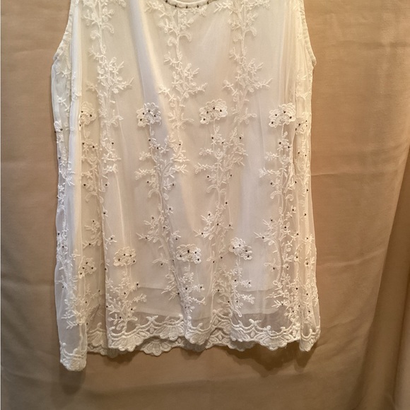 BKE Boutique sleeveless top - Picture 5 of 6